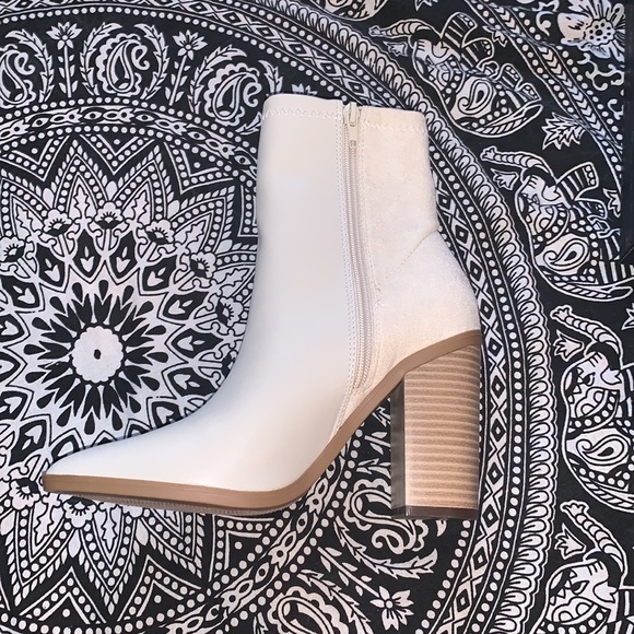 Lulus White Boots - Picture 7 of 7